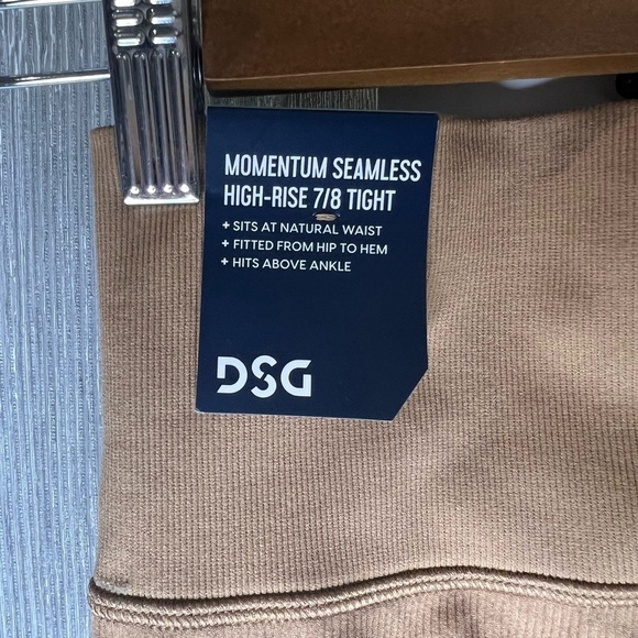 E1.18 NWT DSG MOMENTUM SEAMLESS HIGH-RISE 7/8 TIGHT Small - Picture 4 of 5